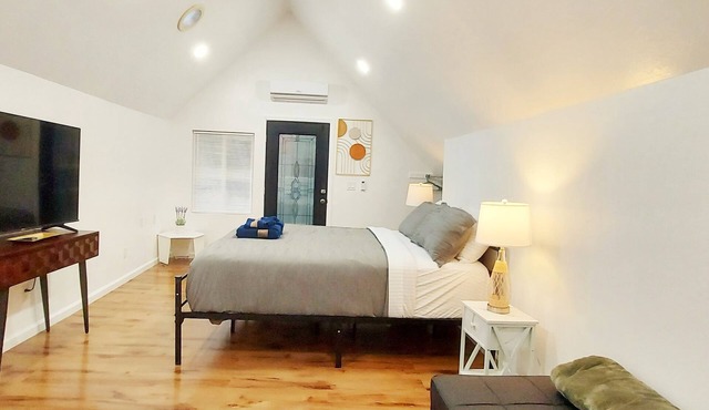 Chic studio with WiFi and AC in serene Springville