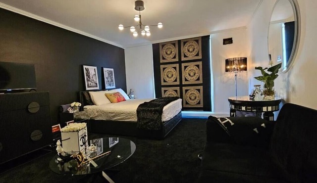 Chic studio with WiFi, AC, fitness room in fabulous Toorak