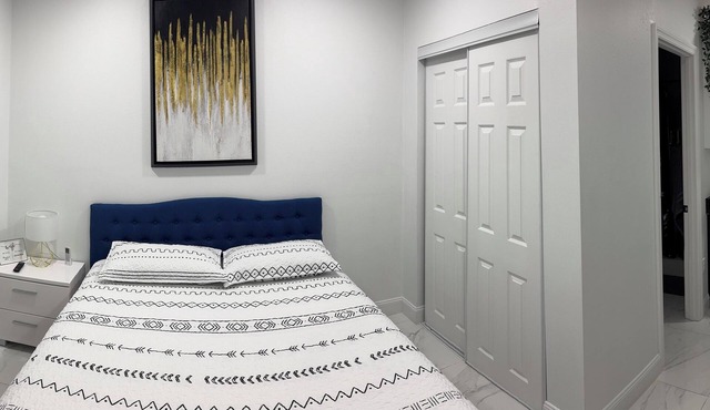 Chic studio with WiFi and AC in cool Tampa
