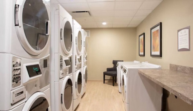 Chic studio with WiFi, fitness room in charming Littleton
