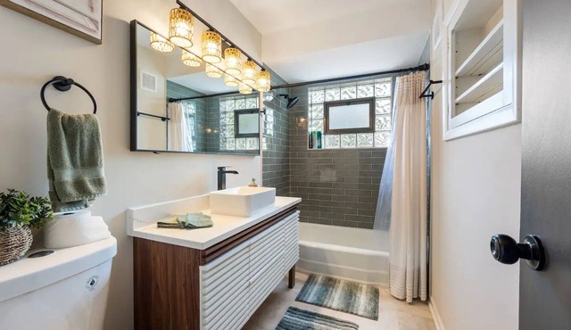 Chic & Stylish 3-bedroom house in Palos Heights