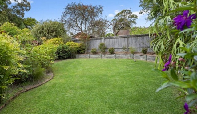 Chic Stylish Getaway with Stunning garden view Granny Flat in MC 2079