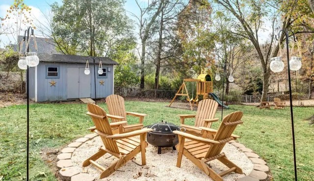 Chic, stylish, Matthews, 20 mins to uptown, fenced yard, kid friendly
