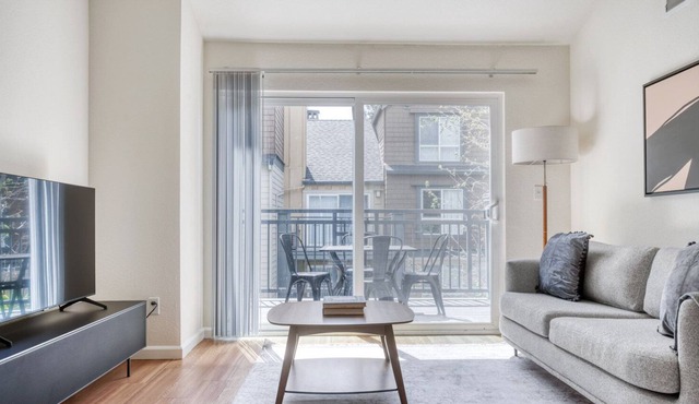 Chic Sunnyvale 2BR w/ W/D, Pool & Gym, walk to Google, by Blueground