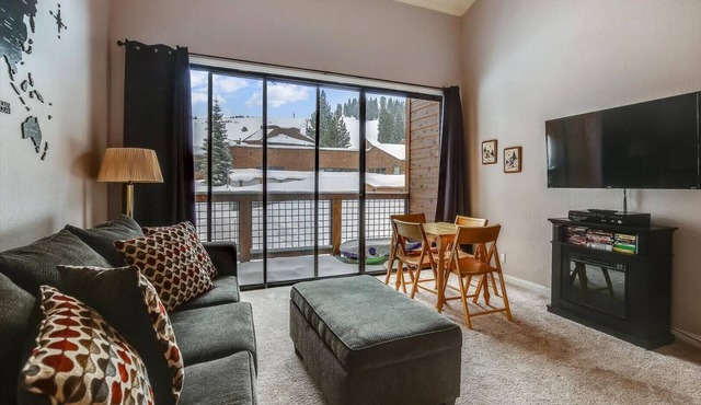 Chic Tahoe Donner Queen Studio w/Loft #212