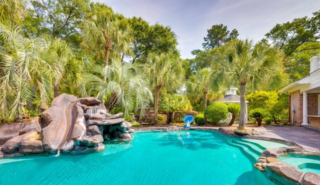 Chic Texas Escape w/ Pool, Grill & Home Theater!