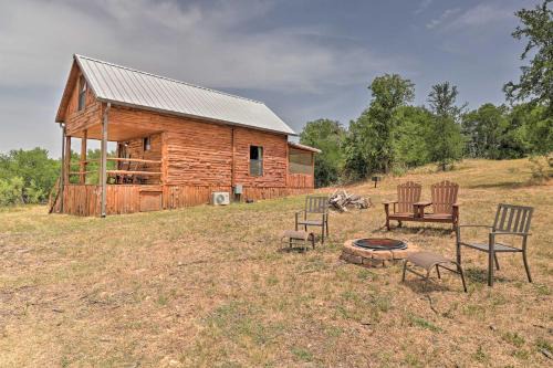 Chic Thorndale Cabin w/Fire Pit & Fishing Pond