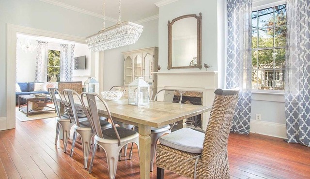 Chic Townhome for the Entire Family Near River Street by Lucky Savannah