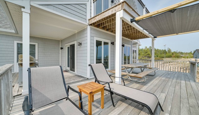 Chic Townhome on Lake Huron w/Private Beach!