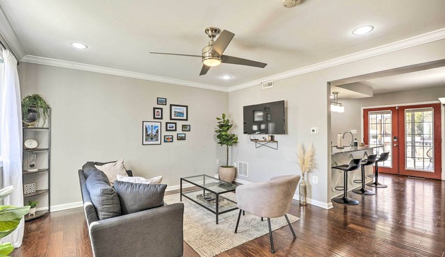 Chic Townhome w/Deck: 6 Mi to Dtwn Baltimore