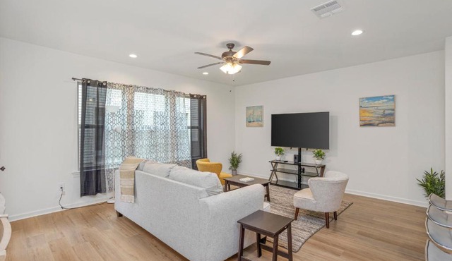 Chic Townhouse by LSU