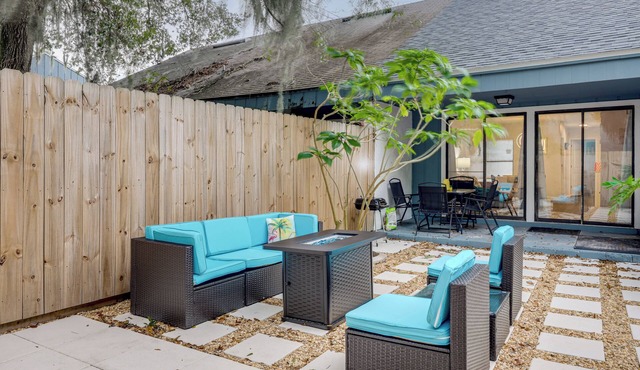 Chic Townhouse w/Hot Tub, 4 Mi to Atlantic Beach!