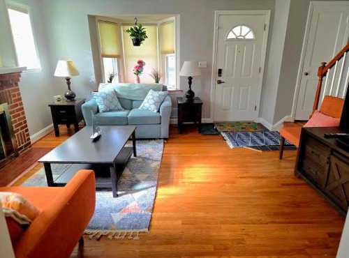 Chic Towson Townhome Near Baltimore