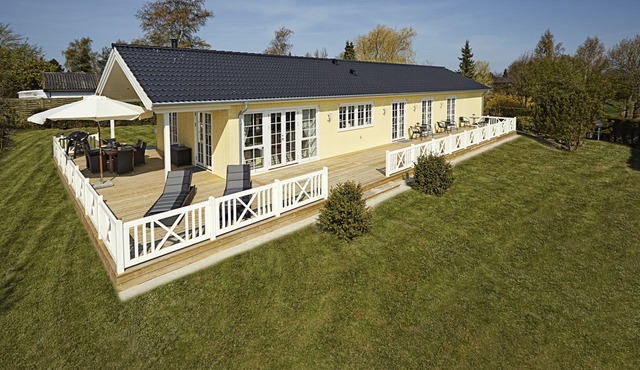 Chic, traditional new summer house with sea view 125 m2