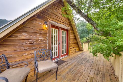 Chic 'Tree House' Studio ~ 24 Mi to Bandera!