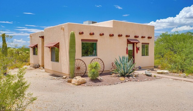 Chic Tucson Casita w/Deck & Panoramic Views!