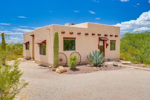 Chic Tucson Casita w/Deck & Panoramic Views!