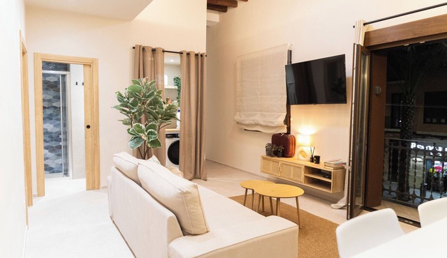 Chic two-bedroom apartment in Alicante downtown. Exclusive 2-story building