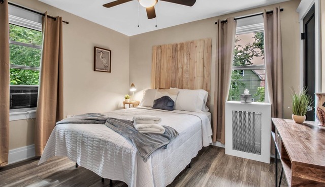 Chic Two Bedroom near Buffalo