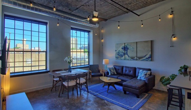 Chic Ultramodern Loft Suite w/Designer Features