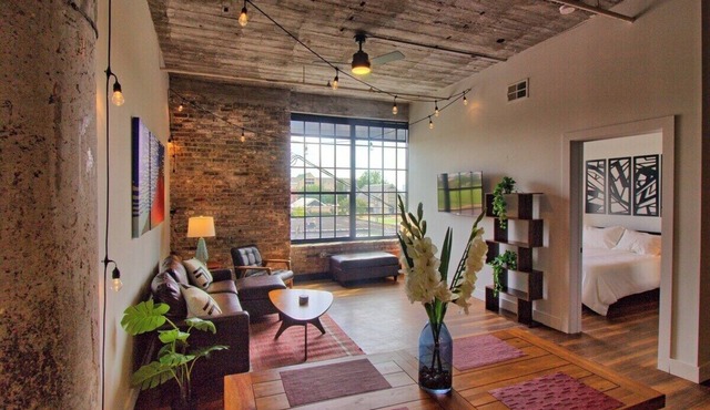 Chic Ultramodern Loft Suite w/Designer Features