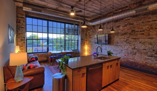 Chic Ultramodern Loft Suite w/Designer Features