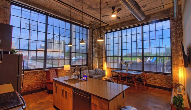 Chic Ultramodern Loft Suite w/Designer Features