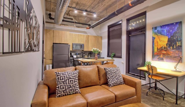 Chic Ultramodern Loft Suite w/Designer Features