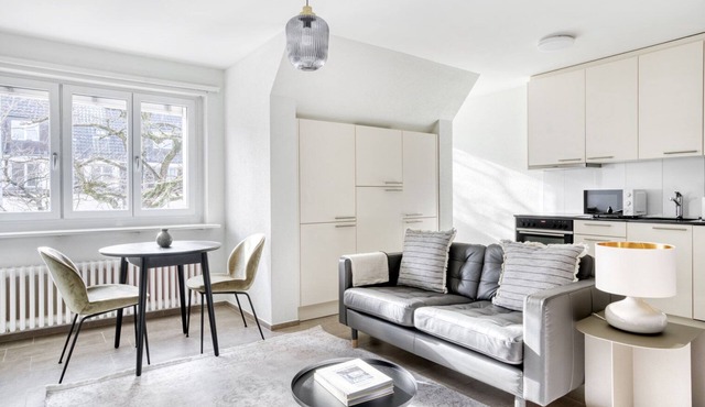 Chic Unterstrass 2.5 Room w/Storage, 2 mins to market, by Blueground