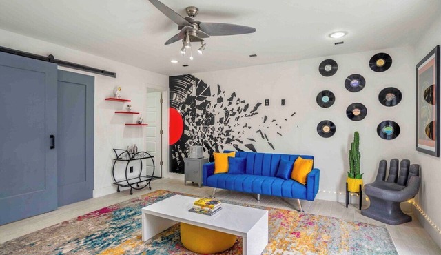 Chic upscale condo in the heart of Houston