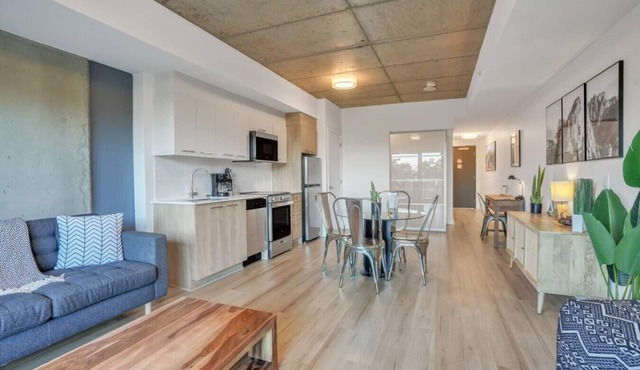 Chic Urban 1BR Apt with Balcony and Skyline Views