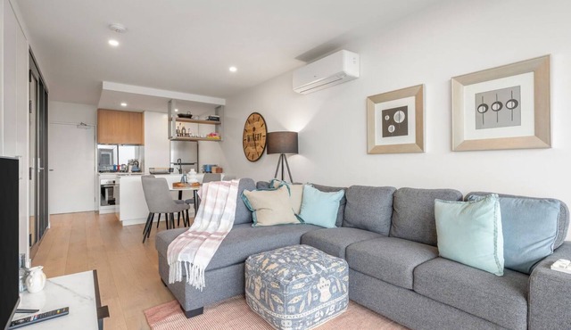 Chic Urban Retreat Brunswick I365