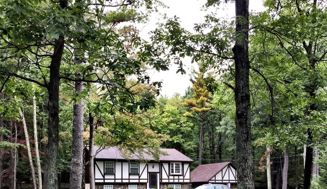 Chic, Very Private, Three Bedroom Cottage - Serene Peaceful, And Minutes To Ski