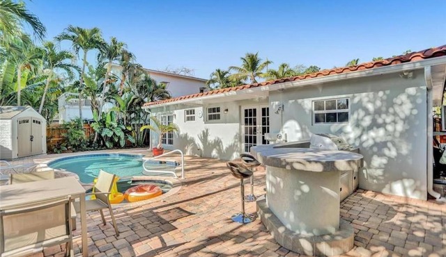 Chic Victoria Park Villa with Heated Pool and Spa