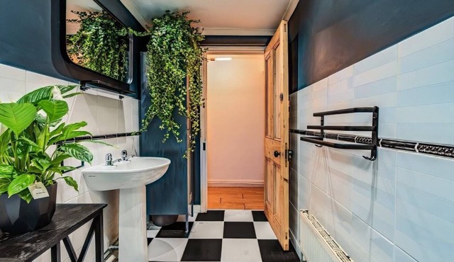 Chic Victorian Basement Flat