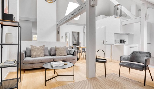 Chic Vorstädte 2.5 Room w/W/D & Storage, 2 min to Market, by Blueground
