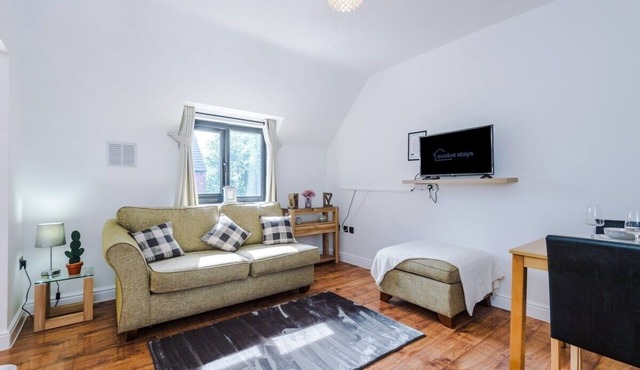 Chic Warrington House with Parking | Full Equipped