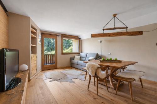 Chic Wellness Apartment and Balcony