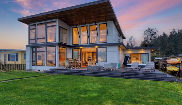 Chic Whidbey Island Waterfront Home w/Hot Tub, Firepits + Views