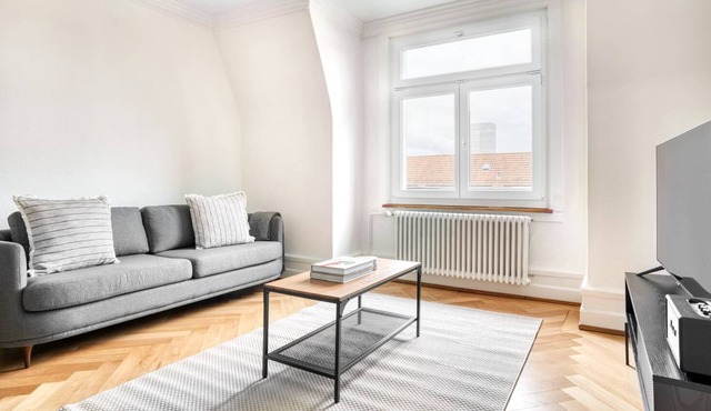 Chic Wipkingen 3.5 Room w/ Storage & W/D, 2 mins to Market, by Blueground