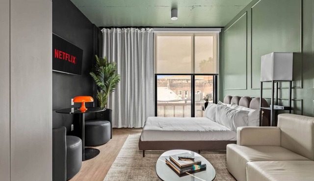 Chic Ybor Studio |Free Parking | Mins to DT!
