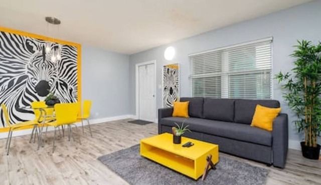 Chic Zebra Condo - Prime Fort Lauderdale Spot