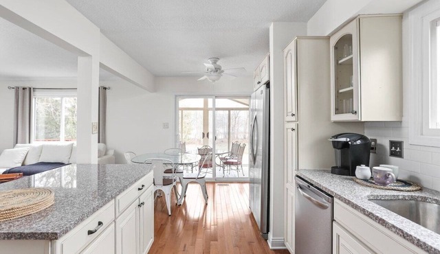 Chic Zionsville Home | Sleeps 8 | Nr Downtown
