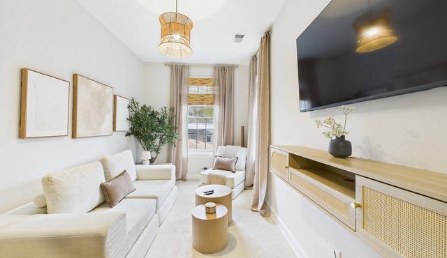 Chicago 2BR, Private Deck w/Fire Pit, and Free Street Parking