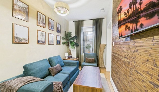 Chicago 2BR, Private Patio, in Unit W/D, & Free Street Parking