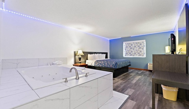 Chicago Club Inn & Suites