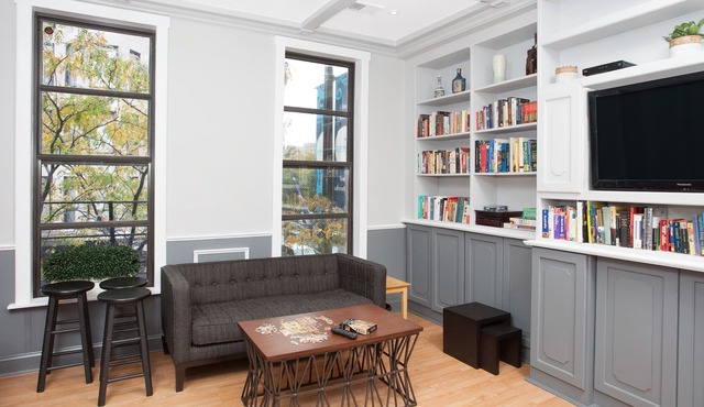 Chicago Parthenon Hostel