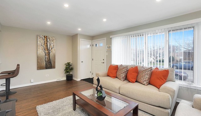 Chicago Rental - Narragansett