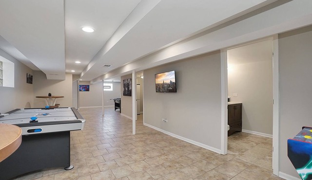 Chicago Rental - Narragansett