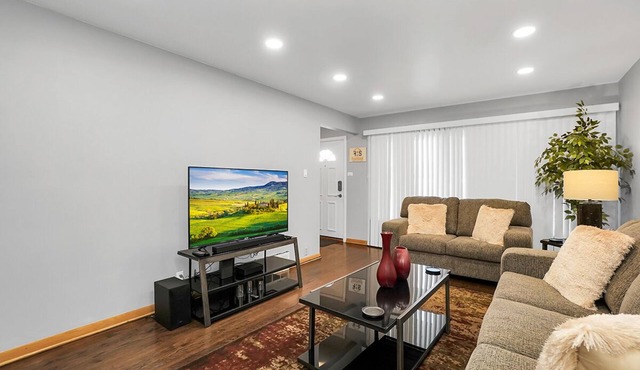 Chicago Rental - W 64th St